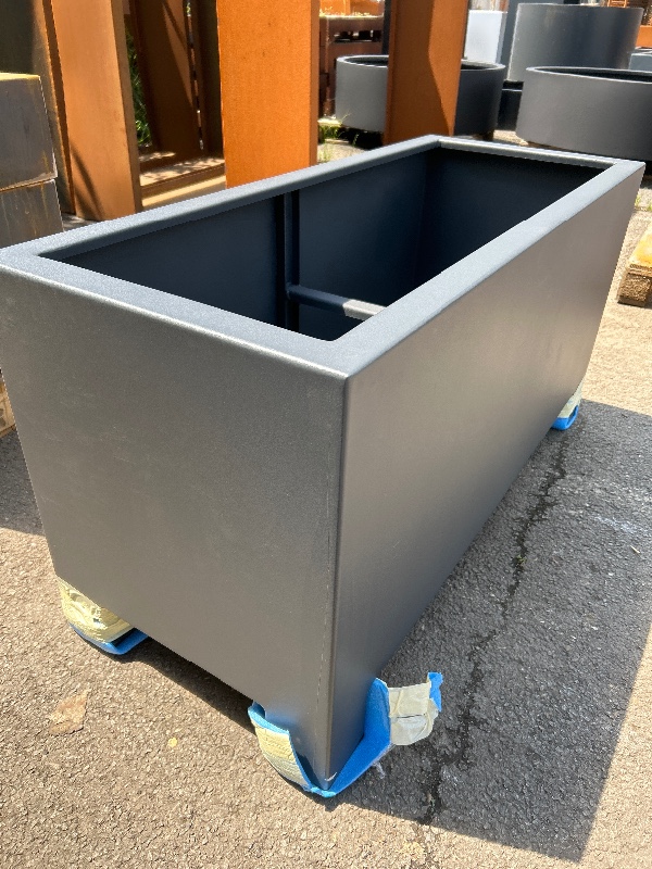 Artesa plantenbak staal met zinc coating op pootjes