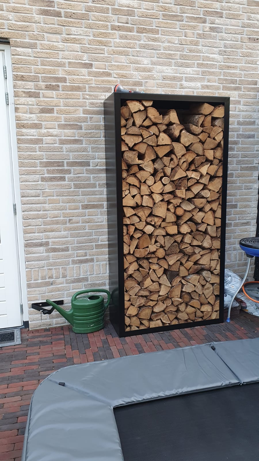 Egura wood storage with back panel