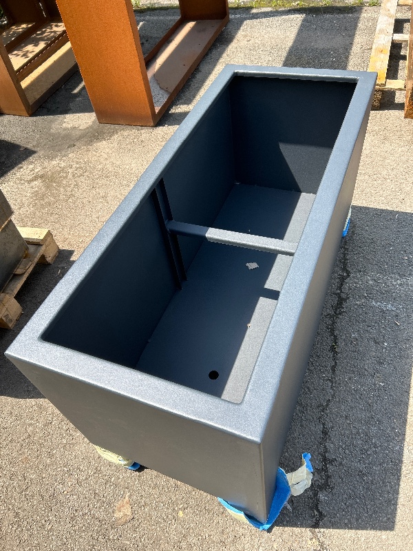 Artesa plantenbak staal met zinc coating op pootjes