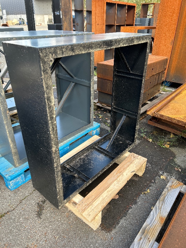 Artesa plantenbak aluminium - RAL 9005 - met schade