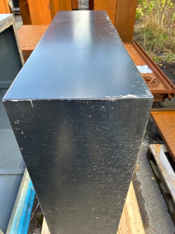 Artesa plantenbak aluminium - RAL 9005 - met schade
