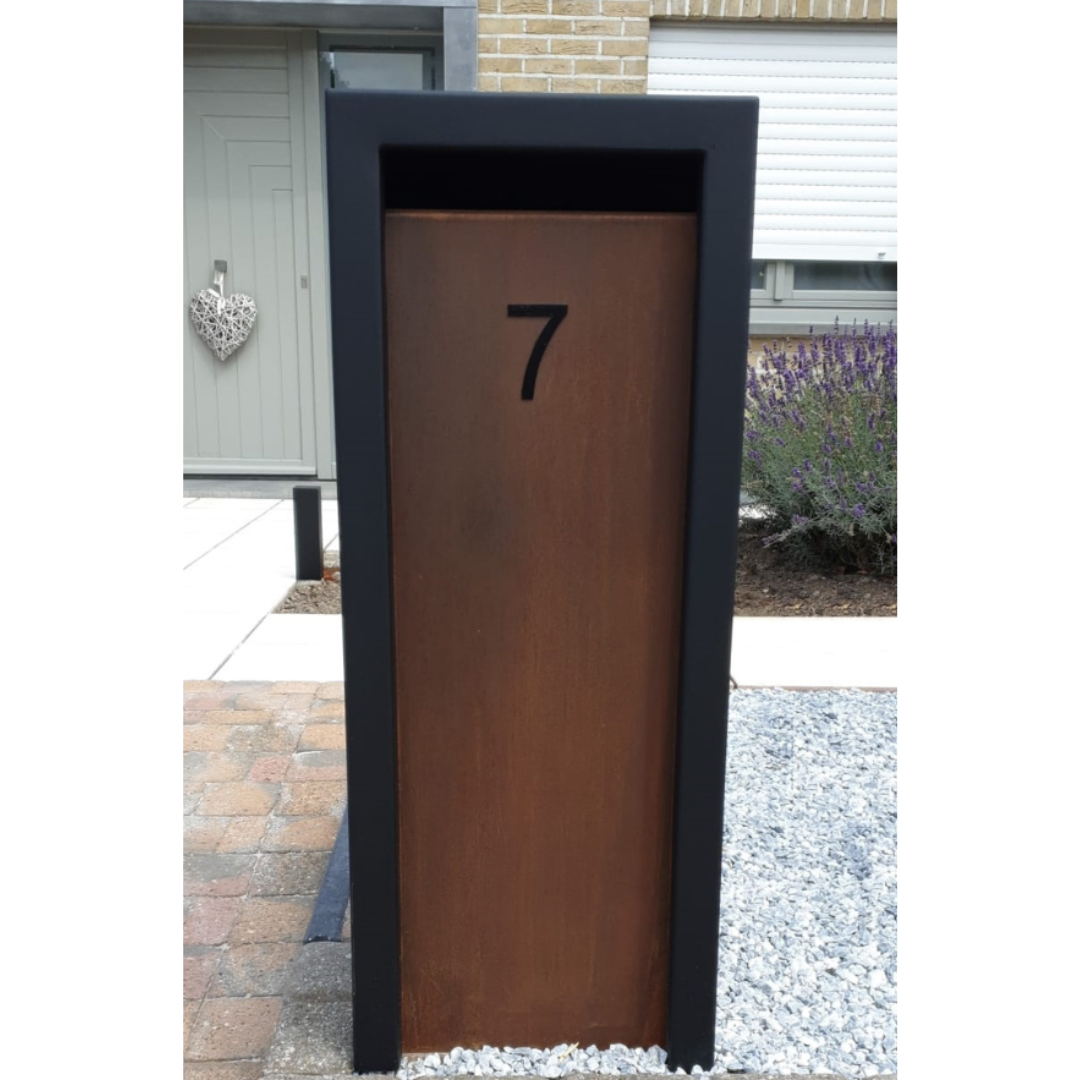 postkast, nummer 7, roestkleurig paneel, houten paneel, infrarood frame